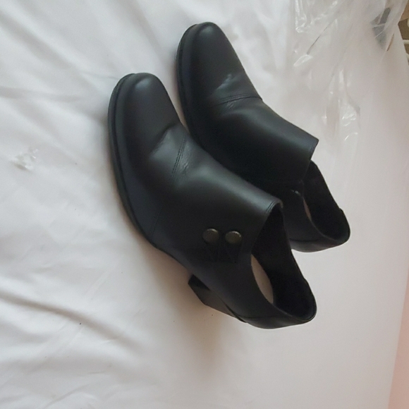 Women booties - Picture 1 of 3